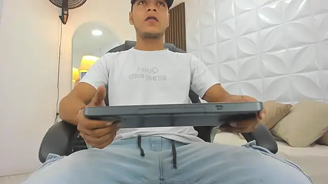 Ricky Owens1 online show from November 24, 8:43 pm