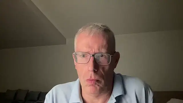 choupipat1 online show from April 28, 1:11 am