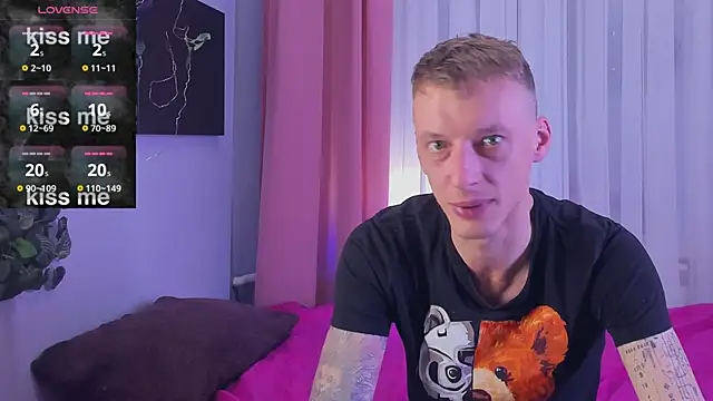 Snapshot of InkedJames chatting on October 2, 3:16 pm InkedJames online show from October 2, 3:16 pm