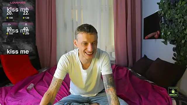Snapshot of InkedJames chatting on September 14, 4:25 am InkedJames online show from September 14, 4:25 am