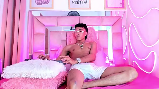 Lucass Blaze online show from November 2, 10:25 pm