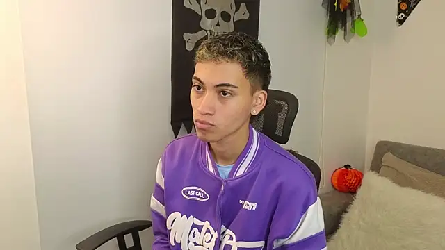 yulian vasquez online show from October 24, 12:18 pm