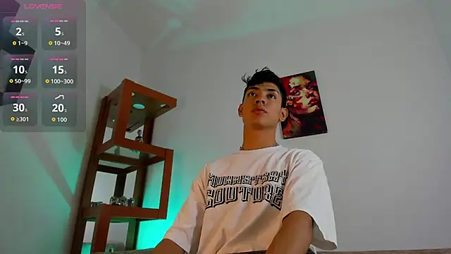 LoganTwink18 online show from December 4, 12:56 pm