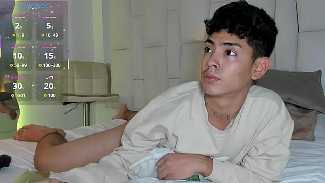 LoganTwink18 online show from January 10, 4:06 am