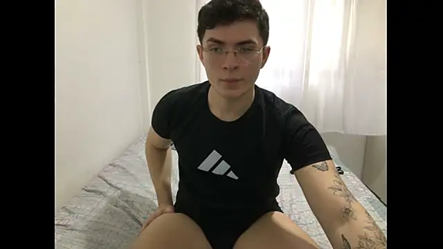 Snapshot of MatheusYoko chatting on October 1, 4:11 pm MatheusYoko online show from October 1, 4:11 pm