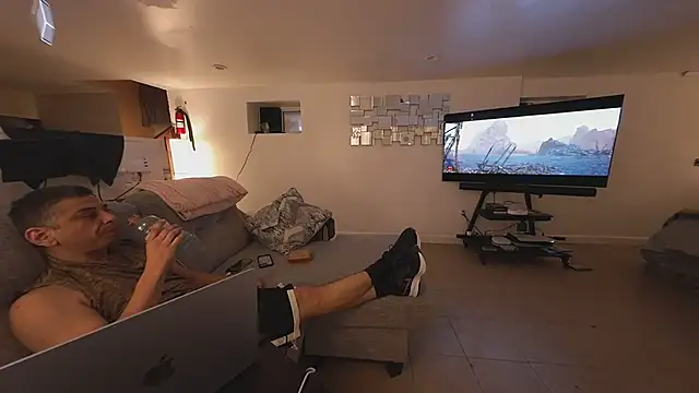 FLgUy40 online show from November 23, 2:33 am