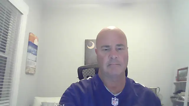 Snapshot of cyclone1212 chatting on October 27, 10:39 am cyclone1212 online show from October 27, 10:39 am