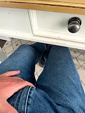 Snapshot of cyclone1212 chatting on October 24, 1:35 pm cyclone1212 online show from October 24, 1:35 pm