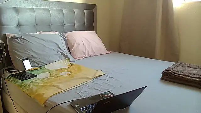 Unique X perience online show from April 15, 10:32 pm