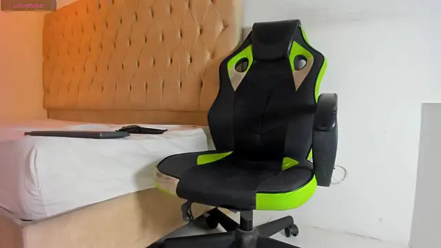 Darkknightx01 online show from September 9, 12:43 am