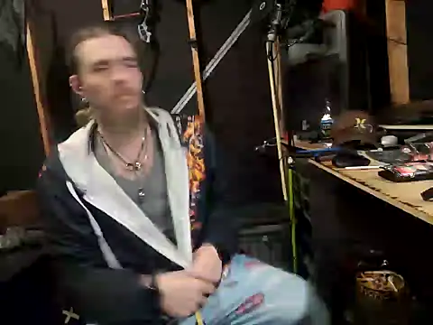 thejuicybacon online show from April 25, 5:43 am