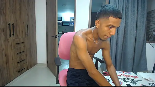Snapshot of miguelmarcus chatting on October 3, 11:43 pm miguelmarcus online show from October 3, 11:43 pm