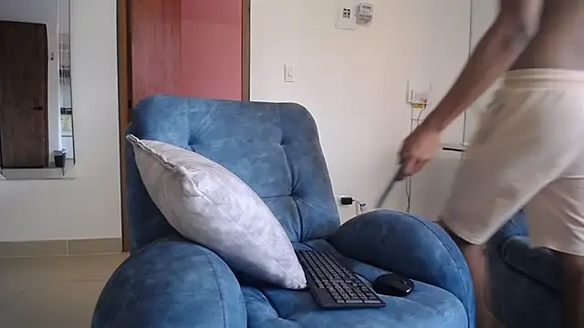 Snapshot of miguelmarcus chatting on September 27, 3:10 pm miguelmarcus online show from September 27, 3:10 pm