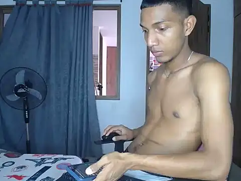 Snapshot of miguelmarcus chatting on September 15, 5:36 pm miguelmarcus online show from September 15, 5:36 pm