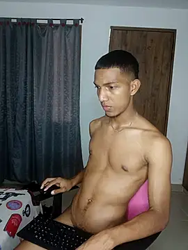 Snapshot of miguelmarcus chatting on September 14, 3:14 pm miguelmarcus online show from September 14, 3:14 pm