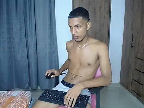Snapshot of miguelmarcus chatting on October 2, 11:42 pm miguelmarcus online show from October 2, 11:42 pm