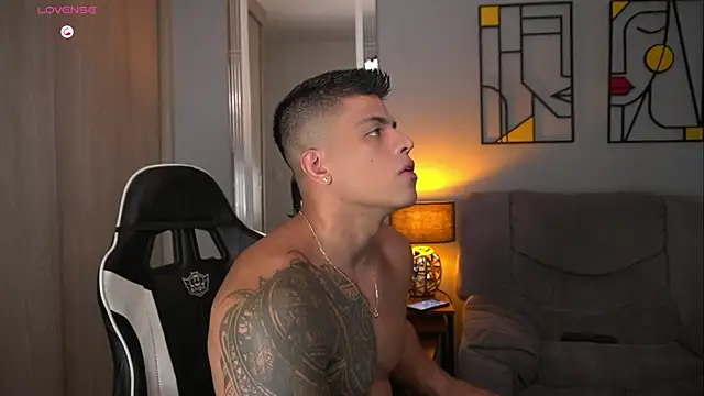 tyler muscle1 online show from April 25, 4:37 pm