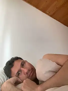 Michaell Spinelly online show from April 15, 6:30 pm