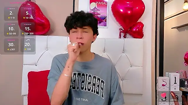 Axel  Evans online show from February 27, 1:33 pm