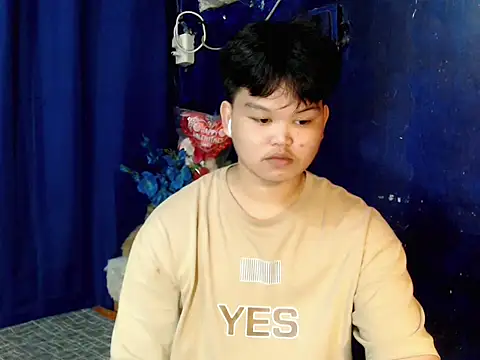 Reynelcock online show from November 8, 4:43 pm