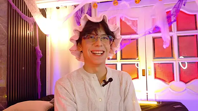 luixdust  online show from October 20, 6:28 am