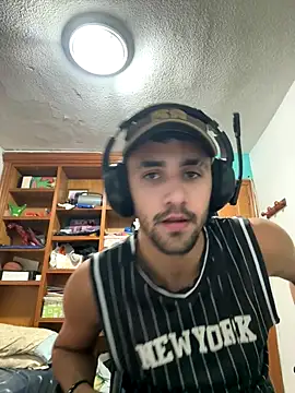 Snapshot of aavrdvh33 chatting on October 6, 9:41 pm aavrdvh33 online show from October 6, 9:41 pm