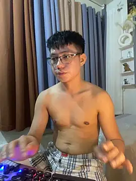 xshyboyx online show from November 4, 4:19 pm