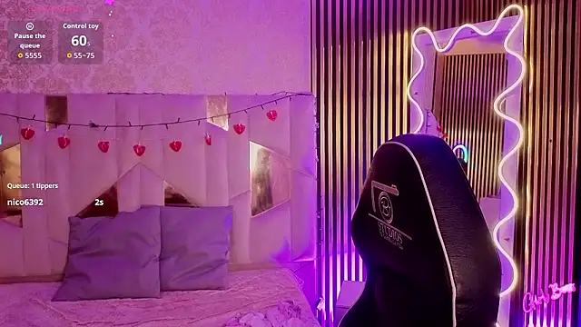 LIHIAN TAY online show from February 7, 3:46 am