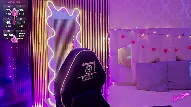 LIHIAN TAY online show from February 18, 3:15 am