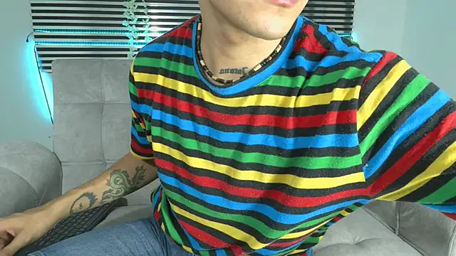 CamiiGuzmanX online show from April 1, 9:56 pm