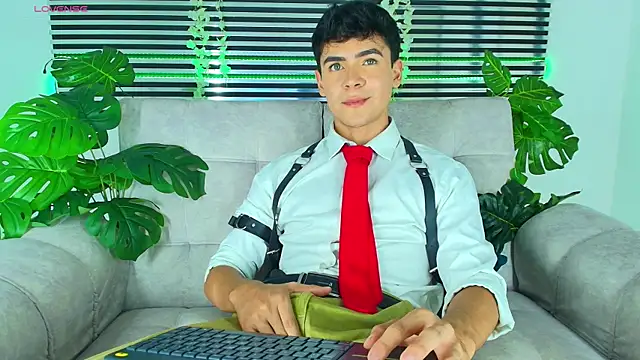 CamiiGuzmanX online show from April 11, 9:40 pm