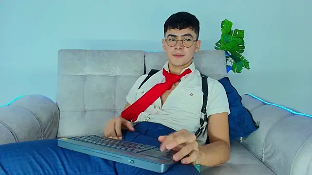 CamiiGuzmanX online show from October 10, 8:24 pm