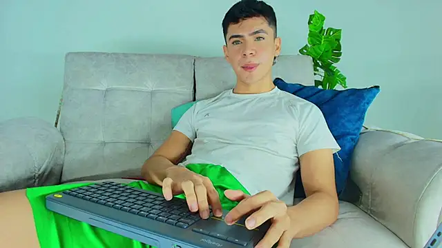 CamiiGuzmanX online show from October 12, 11:32 pm