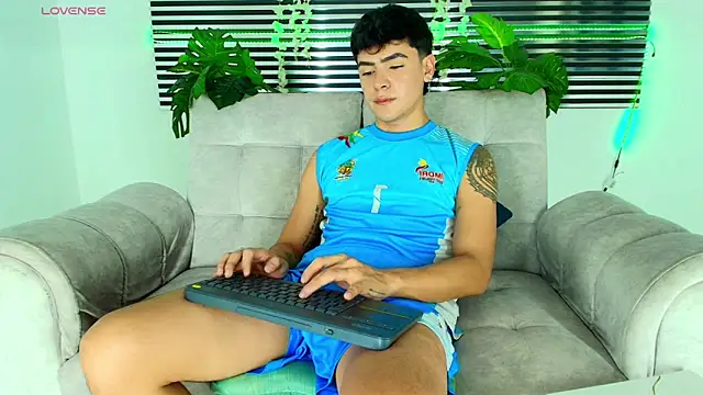 CamiiGuzmanX online show from January 18, 9:39 pm