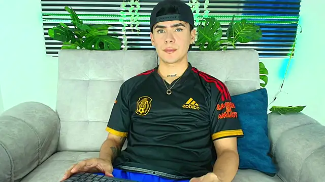 CamiiGuzmanX online show from February 2, 8:06 pm