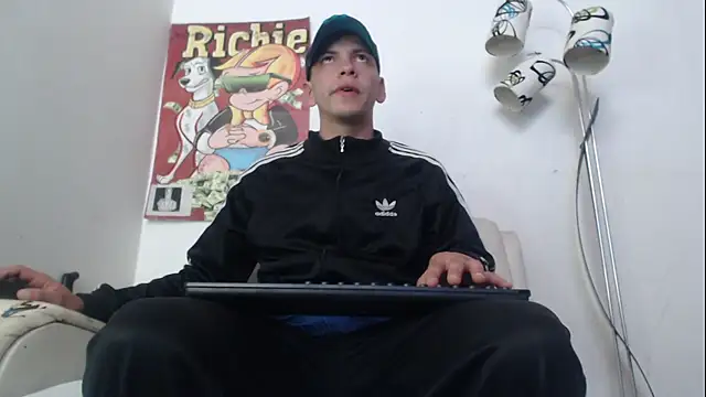 Thomasjons  online show from February 5, 6:37 pm