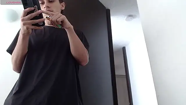 axel davis  online show from October 15, 4:03 pm