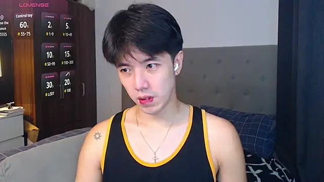 Snapshot of Addictiveboi chatting on October 4, 3:11 am Addictiveboi online show from October 4, 3:11 am