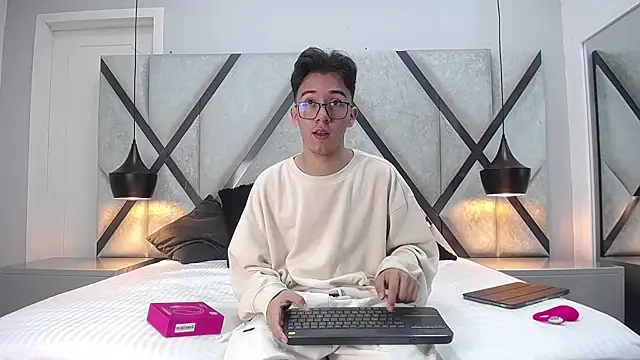 AustinReeds online show from September 23, 2:38 pm