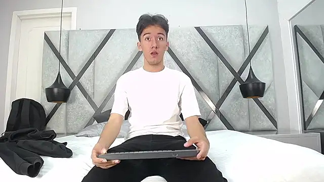 AustinReeds online show from September 30, 2:53 pm