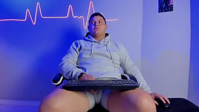 Maximus Steel online show from November 27, 1:04 pm