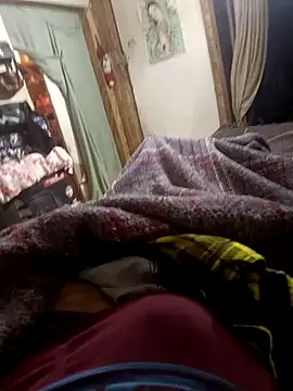 Snapshot of alber907 chatting on October 31, 1:03 pm alber907 online show from October 31, 1:03 pm