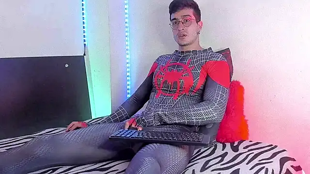 CamCumBoy online show from September 25, 10:25 am