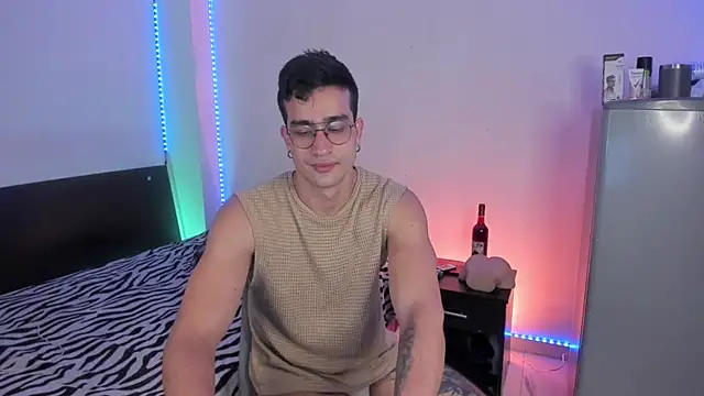 CamCumBoy online show from September 17, 10:16 am