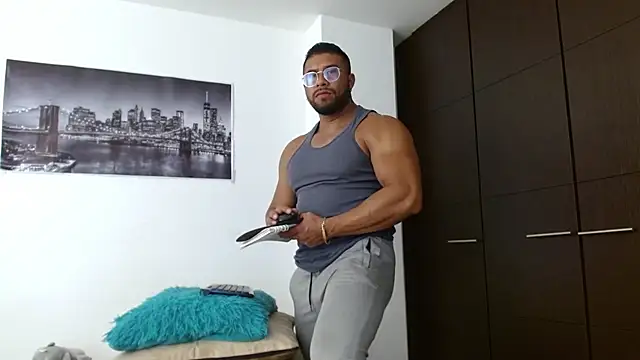 Snapshot of AntonyDAngelo25 chatting on September 13, 6:31 pm AntonyDAngelo25 online show from September 13, 6:31 pm