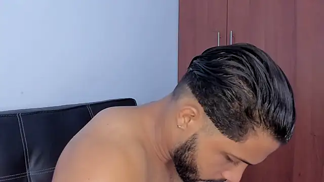 Pier Simons online show from November 30, 4:42 pm