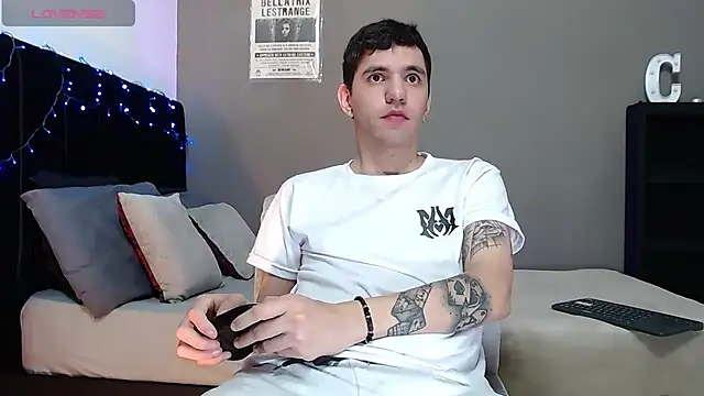 Matteo12  online show from December 15, 4:53 am