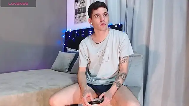 Matteo12  online show from November 18, 2:48 am