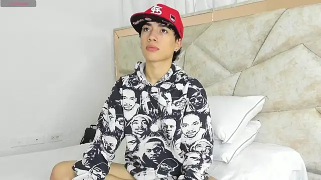 Snapshot of Thiago_Divine_ chatting on September 18, 1:35 pm Thiago Divine online show from September 18, 1:35 pm