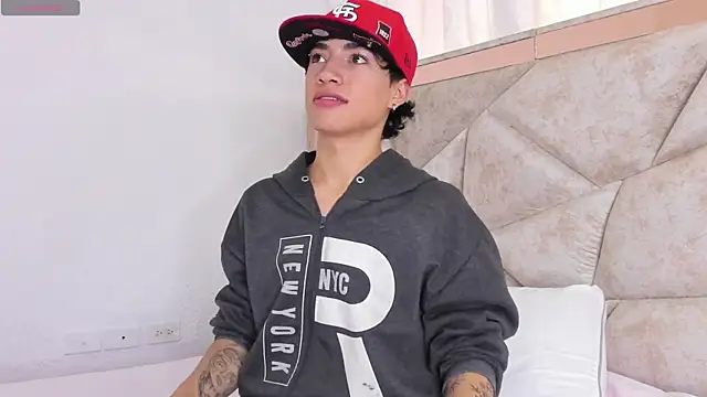 Snapshot of Thiago_Divine_ chatting on September 16, 5:36 pm Thiago Divine online show from September 16, 5:36 pm